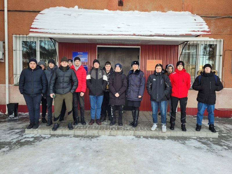 В Черлакском районе полицейские познакомили учащихся Сибирского профессионального колледжа со своей работой