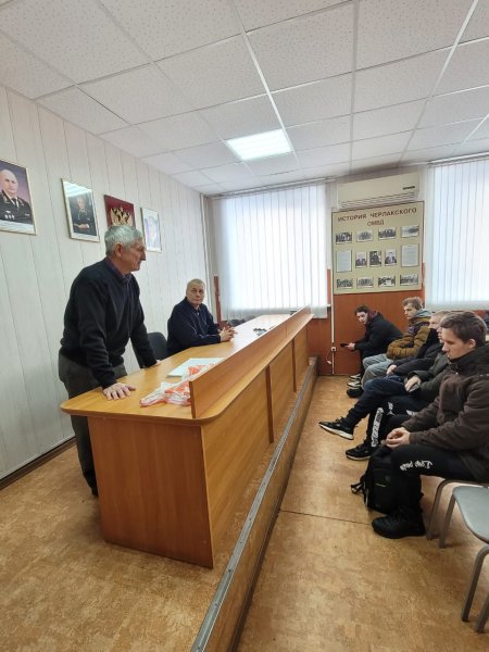 В Черлакском районе полицейские познакомили учащихся Сибирского профессионального колледжа со своей работой